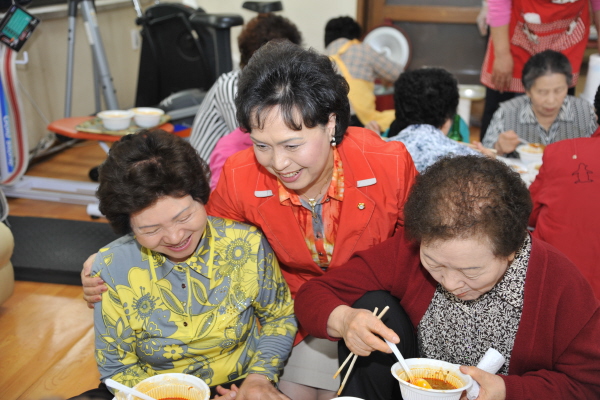 구로1동 주공아파트 노인정 어버이날 경로잔치